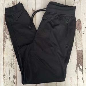 Under Armour Men’s NWT Medium black joggers